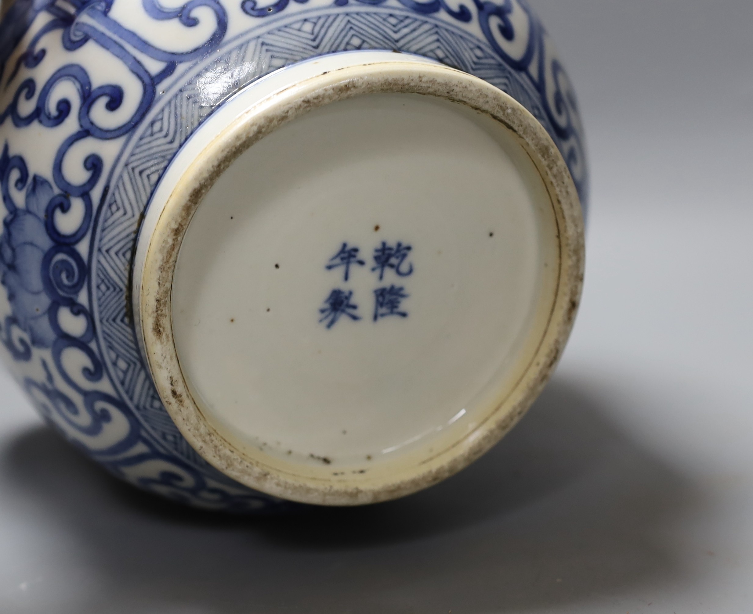 A Chinese blue and white vase, possibly Qing dynasty, 26.3 cm high